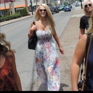 GORGEOUS Maxi dress in great condition!!